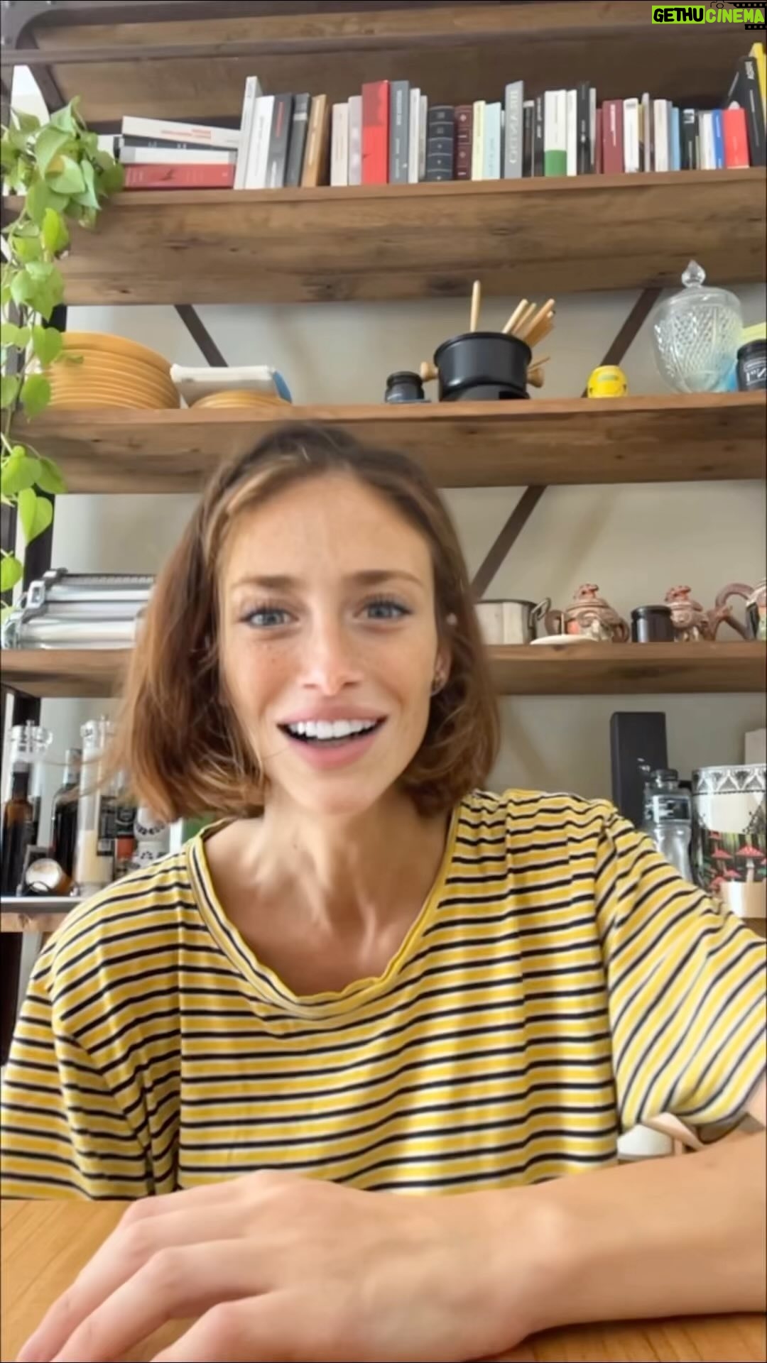 Mónica Antonópulos Instagram - Nada más sincero y más peligroso que una madre sin dormir por cuidar a sus hijos enfermos. María alza la voz de muchas madres más . #maria
