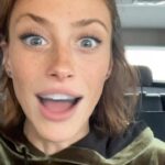 Mónica Antonópulos Instagram - María está sacada !!!! Reprimir el consumo despiadado puede ser un auto regulador emocional para muchas Marias y sobre todo si Lucas consume capitalismo y ella solo mira .