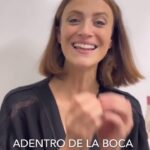 Mónica Antonópulos Instagram - ¡Increíble este primer beso! 🤣😘 Contanos cómo fue el tuyo!! 👇🏼 👉🏼💋 HOY HAY FUNCIÓN 22hs, ¡arrancamos la semana! Sacá tus entradas por @plateanet (Link en Bio) o en la Boletería del Teatro Astral 🎭🎟️