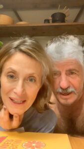 Mónica Antonópulos Instagram - La TECNOLOGÍA en la TERCERA edad… ¡¡¡como cuesta que te tengan paciencia eh!!! 👉👉 @sin.filtros.x 👈👈