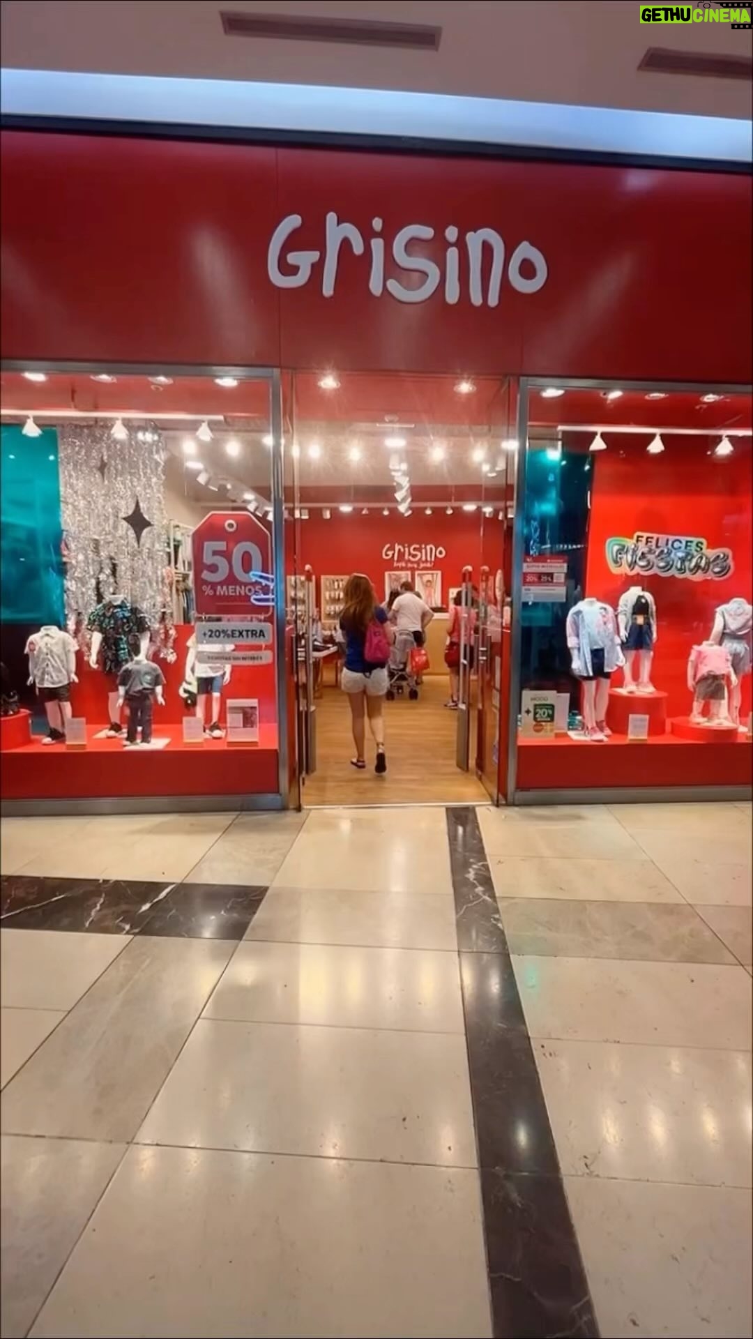 Mónica Antonópulos Instagram - Las fiestas están en @grisino.oficial 🎅 Hacer compras inteligentes y más cuando se tratan de niños, saber que lo que compres para ellos será de calidad y perdurabilidad! 🌈 @grisino.oficial ofrece calidad y propuestas para la niñez y saben qué necesidades tienen los niños y niñas y nosotras las familias ! Propuestas para el verano, para el dormir de bebés hasta la llegada a la pre adolescencia! Pasen por @grisino.oficial 50 de descuento más 20 extra más cuotas !❣️👍🏼🎈