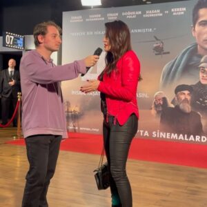 Müge Ulusoy Instagram - Bugün vizyona giren CNP yapımını gerçekleştirdiği “49 “ sinema filmini izledim ve çok beğendim. Başta yapımcıları Mehmet Canpolat ve Sadi Canpolat olmak üzere başarıyla rollerini icra eden oyuncuları ve rejisiyle şahane atmosfer yaratan yönetmeni olmak üzere filmde emeği geçen herkesi gönülden kutluyorum. 
İyi seyirler 🎥 
#mügeulusoy 
#sinema  #gala