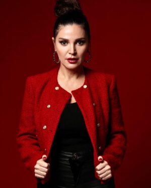 Müge Ulusoy Instagram - Bugün şöyle bir söze denk geldim:
“ iyi niyetini kaybetmene gerek yok, kıymetini bilmeyen insanları kaybetmek yeter. “ 
  O kadar haklı ki …

#mügeulusoy