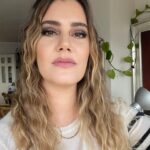 Müjgân Ferhan Şensoy Instagram - Uzun zaman sonra hayırlı bir iş için @saimesaime makyajı @dogankopal saçı. 💕🌸 🌟 (ve @belkiskastasarim kaşlarım 🥰❤️)