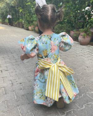Müjgân Ferhan Şensoy Instagram - ~My best friend’s wedding~ 

13 yaşındayım, liselere giriş sınavı için bir dershaneye yazıldım, ilk gün sınıfa girdim, en arkada bir kız oturuyor “yanına oturabilir miyim, el yazın ne kadar güzelmiş” dedim, gülümsedi. Aynı liseyi kazandık ve o günden beri yan yanayız. Aradan 20 yıl geçti ve ben bu haftasonu onun düğününe kızımla gittim. 🥹💕🌸 Seni çok seviyorum Melom @melekgencer , mutluluğunuz daim olsun @eralp.vardar ✨✨✨