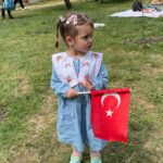 Müjgân Ferhan Şensoy Instagram - 23 Nisan Ulusal Egemenlik ve Çocuk Bayramımız Kutlu Olsun. Çocuklarımız hep gülsün! 🇹🇷🎈🌼🌸