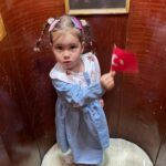 Müjgân Ferhan Şensoy Instagram - 23 Nisan Ulusal Egemenlik ve Çocuk Bayramımız Kutlu Olsun. Çocuklarımız hep gülsün! 🇹🇷🎈🌼🌸