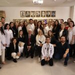 Müjgân Ferhan Şensoy Instagram – Kalplerimiz bugün Cerrahpaşa Hastanesi çocuk kliniğindeki minik dostlarımızla birlikte çarptı!💓 Yüzlerinizdeki gülümseme, gözlerinizdeki ışık daim olsun çocuklar☀️23 Nisan Ulusal Egemenlik ve Çocuk Bayramınız kutlu olsun! 

Cerrahpaşa Çocuk Sağlığı ve Hastalıkları Anabilim Dalı Başkanı Sayın Prof. Dr. Özgür Kasapçopur ve çocuk kliniğinde özveriyle çalışan doktor ve yardımcı ekibe sonsuz teşekkürlerimizle. @ozgurkasapcopur 
#cerrahpasacocukpolikiliniği 

Bu anlamlı buluşmaya vesile olan canım @banusavci ve @ebruketenci2 ye de çok teşekkür ederiz. 💓🌸 

#23nisanulusalegemenlikveçocukbayramı