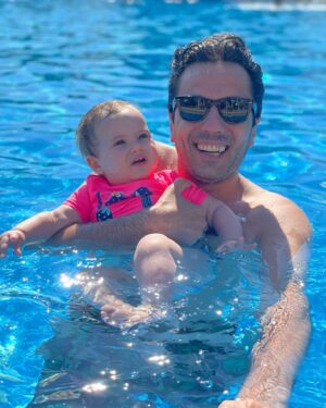 Müjgân Ferhan Şensoy Instagram - Babalar günün kutlu olsun canım sevgilim. Pera da ben de çok şanslıyız, iyi ki varsın. ❤️🎈🌸🥳 #cemferper