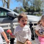 Müjgân Ferhan Şensoy Instagram – Perfect Saturday morning. 🌻☀️💓

-Bebek Parkı’na gidelim mi Pera?
-Yok anne ben büyüdüm, bebek parkına gitmicem.