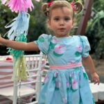Müjgân Ferhan Şensoy Instagram - İyi ki doğdun güzel kızım, bu günü bizim için unutulmaz kılan @karavanconcept @karavankids @cutiecake.cafe @dreamup.balloons @lepetit.100 ve tüm misafirlerimiz, iyi ki varsınız! 🎈🌸💕 #pera2yaşında #reklamdeğildir