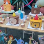 Müjgân Ferhan Şensoy Instagram - İyi ki doğdun güzel kızım, bu günü bizim için unutulmaz kılan @karavanconcept @karavankids @cutiecake.cafe @dreamup.balloons @lepetit.100 ve tüm misafirlerimiz, iyi ki varsınız! 🎈🌸💕 #pera2yaşında #reklamdeğildir