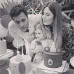 Müjgân Ferhan Şensoy Instagram – “siyah beyaz film gibi biraz🎶”
İyi ki doğdun sevgilim, iyi ki varsın! Seni çok seviyoruz! 
Feruş&Pera 🎈❤️ #cemferper 🧿