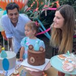 Müjgân Ferhan Şensoy Instagram - İyi ki doğdun güzel kızım, bu günü bizim için unutulmaz kılan @karavanconcept @karavankids @cutiecake.cafe @dreamup.balloons @lepetit.100 ve tüm misafirlerimiz, iyi ki varsınız! 🎈🌸💕 #pera2yaşında #reklamdeğildir
