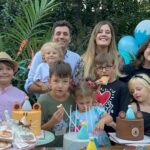 Müjgân Ferhan Şensoy Instagram - İyi ki doğdun güzel kızım, bu günü bizim için unutulmaz kılan @karavanconcept @karavankids @cutiecake.cafe @dreamup.balloons @lepetit.100 ve tüm misafirlerimiz, iyi ki varsınız! 🎈🌸💕 #pera2yaşında #reklamdeğildir