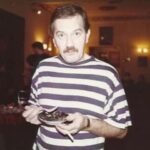 Müjgân Ferhan Şensoy Instagram - Geçtiğimiz yıl bu zamanlardı, güzel komşumuz @fusunturcan hayatımda aldığım en anlamlı hediyelerden birini verdi bana. Paralel bir evrenden, ütopik bir olasılığın fotoğrafı. İyi ki doğdun Pera’nın dedesi. ❤️🌹🎈 #ütopyalargüzeldir #iyikidoğdunferhanşensoy