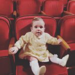 Müjgân Ferhan Şensoy Instagram - Canım kızım iki yıldır her an hayatımıza ışık saçıyorsun. Bize yaşattığın tarifsiz duygular için sana teşekkür ederim. İyi ki bizim kızımızsın, senin annen olduğum için çok şanslıyım. İyi ki doğdun, iyi ki varsın Pera’m! 🌸💕🥰🌼🧿🧿🧿 #pera2yaşında