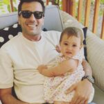 Müjgân Ferhan Şensoy Instagram - Canım kızım iki yıldır her an hayatımıza ışık saçıyorsun. Bize yaşattığın tarifsiz duygular için sana teşekkür ederim. İyi ki bizim kızımızsın, senin annen olduğum için çok şanslıyım. İyi ki doğdun, iyi ki varsın Pera’m! 🌸💕🥰🌼🧿🧿🧿 #pera2yaşında