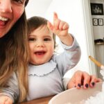 Müjgân Ferhan Şensoy Instagram - Canım kızım iki yıldır her an hayatımıza ışık saçıyorsun. Bize yaşattığın tarifsiz duygular için sana teşekkür ederim. İyi ki bizim kızımızsın, senin annen olduğum için çok şanslıyım. İyi ki doğdun, iyi ki varsın Pera’m! 🌸💕🥰🌼🧿🧿🧿 #pera2yaşında