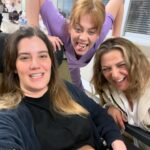 Müjgân Ferhan Şensoy Instagram - Harika bir ekiple, harika birkaç hafta geçirdim. Teşekkürler “Bahar”! 🌸💓🙏🏻 @bahar.dizi @mfyapimtv @asenabulbuloglu @neslihanyesilyurt @mbindal01 @ahmetbayer iyi ki varsınız! @temedragve @ecemozkaya size de ayrıca teşekkür ederim ❤️ Son foto sürprizli, sana da teşekkürler setteki en yakın arkadaşım.