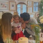 Müjgân Ferhan Şensoy Instagram – “Dante gibi ortasındayız ömrün!” Hoş geldin 35 yaşım, hoş geldin birden yüklenen Adile Naşit gülüşüm! “Senin doğum günün değil, ikimizin doğum günü!” dedi Pera. Bundan sonra hep bizim, hep ikimizin canım kızım!  İyi ki biz @cemoget! ❤️🥰🧿 #iyikidoğdunikimiz
