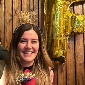 Müjgân Ferhan Şensoy Instagram - “Dante gibi ortasındayız ömrün!” Hoş geldin 35 yaşım, hoş geldin birden yüklenen Adile Naşit gülüşüm! “Senin doğum günün değil, ikimizin doğum günü!” dedi Pera. Bundan sonra hep bizim, hep ikimizin canım kızım! İyi ki biz @cemoget! ❤️🥰🧿 #iyikidoğdunikimiz