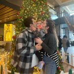 Müjgân Ferhan Şensoy Instagram – Canım Pera’m senin içinde olduğun her yıl en güzel yıl. Herkese mutlu, sağlıklı, umutlu bir yıl dileriz. “Baaaay baaaay 2023” ❤️🎈🎅🏻🥰🌟🧿🧿🧿
