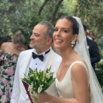 Müjgân Ferhan Şensoy Instagram – ~My best friend’s wedding~ 

13 yaşındayım, liselere giriş sınavı için bir dershaneye yazıldım, ilk gün sınıfa girdim, en arkada bir kız oturuyor “yanına oturabilir miyim, el yazın ne kadar güzelmiş” dedim, gülümsedi. Aynı liseyi kazandık ve o günden beri yan yanayız. Aradan 20 yıl geçti ve ben bu haftasonu onun düğününe kızımla gittim. 🥹💕🌸 Seni çok seviyorum Melom @melekgencer , mutluluğunuz daim olsun @eralp.vardar ✨✨✨