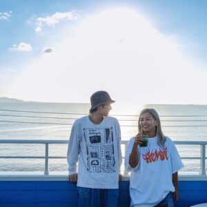 MINMI Instagram - happy16's birthday
長男キーの誕生日
離れてるけどいつも想ってるよ
音楽の話や生き方、考え方、
揉まれながらも流されず
自分の世界観を作ってる
本質を見抜く感覚や考え方から母は学ぶことが多いよ　
物凄いスピードで流行が変化していくけど"自分が好き"といえることを周りに流されずに大事にしていきたい
とまっすぐ言える高校一年生　素晴らしいよ
花の16歳　笑ったり笑えない日もあったり、
するだろうけどさ、めいっぱい今を生きれば大丈夫
必ずすべてうまくいく
どんな道を進もうが君が笑って生き生きしてることを
1番にいつも願っているよ！
間違い、失敗恐れずに、遠回りしても焦らずに
大好きなことを突き進んでね　応援してるよ
ハッピーバースデーkey 
愛してるよ〜🎂😘
mom

追伸
ケンカばっかだった三人兄弟
ですが、長男はすっかり弟や妹を可愛がってくれる優しいお兄ちゃんに。待ち受けに兄弟の写真をしてくれてるのは母としては最高のプレゼント。こんな日がくるんだよーって今ケンカまっただなかの子達を育ててるママさん達にはお知らせしたいよ♡

写真は千葉のフリーダムの後に泊まらせてもらった房総の海の目の前の
homie terrace 
MINMIファミリーでモデル
もさせてもらいました♪ 
家族で最高の思い出できた😊是非サイトも見てくださいね
@homie_terrace
@piyoresort_inc 

https://xs856271.xsrv.jp/homie-terrace_demo/
@take_masa1
@kyohei_009