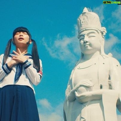 MIZYU Instagram - 新しい学校のリーダーズ 新曲【マ人間】 Music Video ☁️☁️ OUT NOW ON YOUTUBE 人間 人間 人間 マ マ マ 真 魔 間 マ マ マ人間 #マ人間 ▶️https://youtu.be/QTcAlJ8AJWk?si=wz8j6RejrwzvpXel MV Direction : Eri Yoshikawa Photography Direction : Hajime Yamazaki Drone : Michito Tanaka Hair&make up : YOUCA Music Produce: jon-YAKITORY Choreography : 新しい学校のリーダーズ ドラマ「警部補ダイマジン」オープニングテーマ🚨 #東京湾観音 #新しい学校のリーダーズ