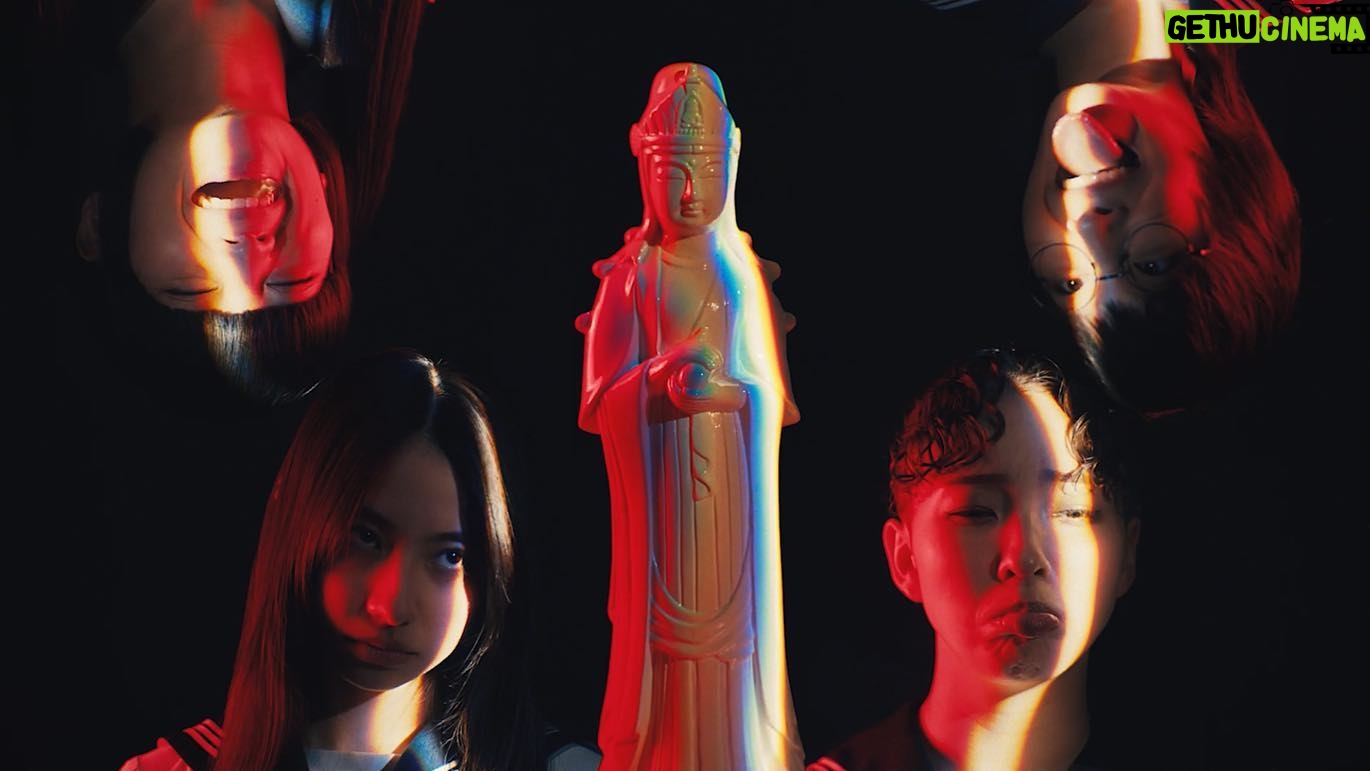 MIZYU Instagram - 新しい学校のリーダーズ 新曲【マ人間】 Music Video ☁️☁️ OUT NOW ON YOUTUBE 人間 人間 人間 マ マ マ 真 魔 間 マ マ マ人間 #マ人間 ▶️https://youtu.be/QTcAlJ8AJWk?si=wz8j6RejrwzvpXel MV Direction : Eri Yoshikawa Photography Direction : Hajime Yamazaki Drone : Michito Tanaka Hair&make up : YOUCA Music Produce: jon-YAKITORY Choreography : 新しい学校のリーダーズ ドラマ「警部補ダイマジン」オープニングテーマ🚨 #東京湾観音 #新しい学校のリーダーズ