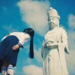 MIZYU Instagram - 新しい学校のリーダーズ 新曲【マ人間】 Music Video ☁️☁️ OUT NOW ON YOUTUBE 人間 人間 人間 マ マ マ 真 魔 間 マ マ マ人間 #マ人間 ▶️https://youtu.be/QTcAlJ8AJWk?si=wz8j6RejrwzvpXel MV Direction : Eri Yoshikawa Photography Direction : Hajime Yamazaki Drone : Michito Tanaka Hair&make up : YOUCA Music Produce: jon-YAKITORY Choreography : 新しい学校のリーダーズ ドラマ「警部補ダイマジン」オープニングテーマ🚨 #東京湾観音 #新しい学校のリーダーズ