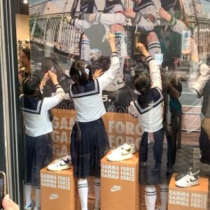 MIZYU Instagram - NIKE GAMMAFORCE 🧡💨
ABC-MART 渋谷神南店 
二日間ジャックしました、🤜🏻👟🤛🏻