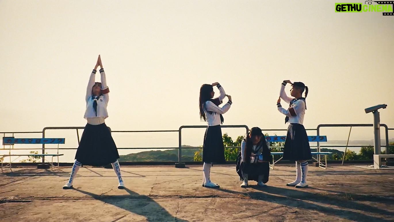 MIZYU Instagram - 新しい学校のリーダーズ 新曲【マ人間】 Music Video ☁️☁️ OUT NOW ON YOUTUBE 人間 人間 人間 マ マ マ 真 魔 間 マ マ マ人間 #マ人間 ▶️https://youtu.be/QTcAlJ8AJWk?si=wz8j6RejrwzvpXel MV Direction : Eri Yoshikawa Photography Direction : Hajime Yamazaki Drone : Michito Tanaka Hair&make up : YOUCA Music Produce: jon-YAKITORY Choreography : 新しい学校のリーダーズ ドラマ「警部補ダイマジン」オープニングテーマ🚨 #東京湾観音 #新しい学校のリーダーズ