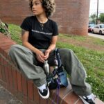 MK xyz Instagram - Baggy pantalone & baby tees 🤌🏽 #girlswhodresslikeboys @girlswhodresslikeboys