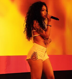 MK xyz Instagram - @refinery29 @ubglowup