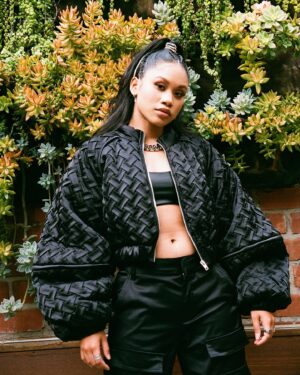 MK xyz Instagram - BADDIE 🖤 LINK IN BIO [ hair: @haute_headz MUA: @jorge__monroy] [ styled by @sasha__james ]
