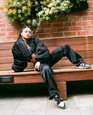 MK xyz Instagram - BADDIE 🖤 LINK IN BIO [ hair: @haute_headz MUA: @jorge__monroy] [ styled by @sasha__james ]