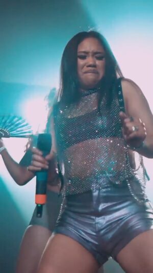MK xyz Instagram - THE FACE YOU MAKE WHEN THEY START HYPIN YOU TEWWW MUCH ! Thank you @blackpriderva 📸: @_1reubenc
Styled in : @shopakira #akiraambassador