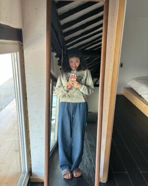 MMARY Instagram - 날 진심으로 위해주는 사람들을 요즘 계속 발견해요.
상황이 달라진 걸까 내 마음이 달라진 걸까.
감사할 따름입니다.

내가 귀여운 탓이기도?

야레야레

#mmary #못말리는아가씨