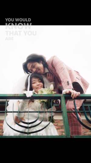 MMARY Instagram - 불꽃같은 사랑이 지나가고
현실 속에서 함께 고난을 버텨갈때
비로소 안으로부터 빛을 내뿜는.

#쀼 #제이블랙 #마리