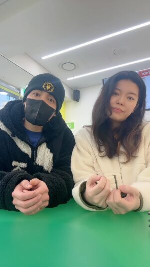 MMARY Instagram - 아 배 너무 고파서 타코 포장 기다리는데
밤양갱이랑 괜히 싱크 맞잖아
아니근데잇자나요 여기 타코 미쳤어
배고파서 대충 가까운데 갔는데 이정도는 줄서서 먹어야되는거 아닌가 미안할 정도. 
달디다라달다라달달

#밤양갱 #타코 #제이블랙 #마리 #쀼