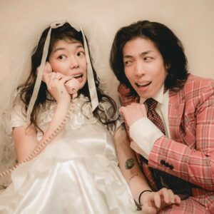MMARY Instagram - 결혼 10주년이 되었어요.
눈깜짝하니까 10주년이네?
와 서로 더 밀도있게 아껴야겠어요.

인스타로 사진작가님 찾아보다가
정말 사진이 맘에들어 급하게 연락 드렸는데
흔쾌히 응해주시고
꽃도 선물해주시고
너무 멋지게 촬영해주신 작가님 감사드립니다.
@__botong 

몇일간 웨딩사진좀 몇차례 올려도
지겨워하지 말아주세요…😉🫶

- 드레스: 당근으로 촌시런 드레스 검색 후 3만원 구매. 
- 헤메: 셀프
- 그냥 게임하는 느낌으로 찍으려했는데 너무 진심으로 게임을 해버린점…ㅋㅋㅋㅋㅋ (슈퍼마리오) 

#마리 #제이블랙 #쀼 #결혼10주년 #기념일 
#weddingphotography
