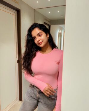 MV Namritha Instagram - Can never have enough pink 🎀