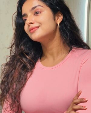 MV Namritha Instagram - Can never have enough pink 🎀