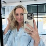 Maïka Desnoyers Instagram - Ça fait que… lundi prochain je vous annonce le projet sur lequel je travaille depuis près d’un an. Vous dire à quel point je suis à la fois stressée, heureuse, craintive et fière. J’ai hâte de tout vous dire 🩷🥹