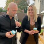Maïka Desnoyers Instagram - Merci 100 fois, cher public! Rendez-vous ce soir dès 20h sur Canal Vie pour voir ce 100e épisode. 🥂 #vendreourenover #canalvie