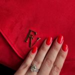 Maïka Desnoyers Instagram - Bientôt bientôt!! Pour la prochaine collection de sacs @fauvecollection … j’ai osé la couleur 🤩