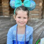 Maïka Desnoyers Instagram - BEAUCOUP de plaisir à Magic Kingdom. Une belle journée avec peu d’achalandage ( comparativement à d’habitude haha)! Chaleur, famille et bonheur! Les deux prochains jours seront des jours de repos à la piscine de l’hôtel 🤣