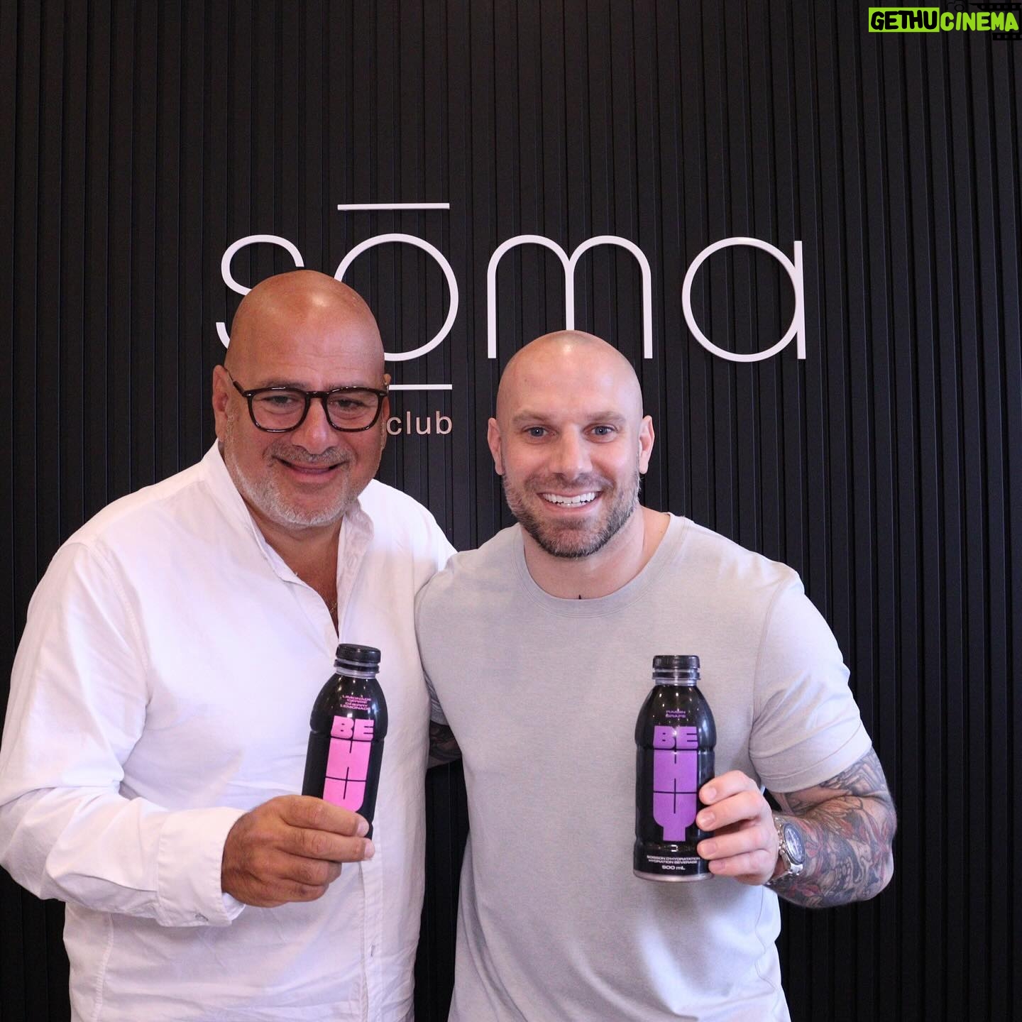 Maïka Desnoyers Instagram - SŌMA ST-HILAIRE est officiellement ouvert! Félicitations aux franchisés @annafraps et @tonywashington_official !!! @soma.fitclub.sthilaire